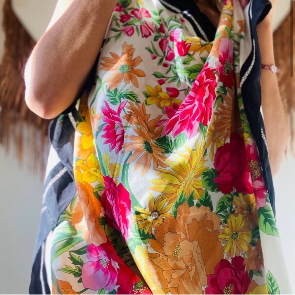 Vintage Authentic Beautiful Christian Dior Silk Scarf. Perfect condition - Picture 3 of 9